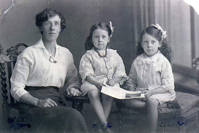 Florence with daughter Hilda and Ethel