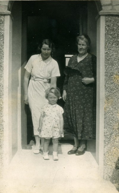 May and Esther with daughter Iris